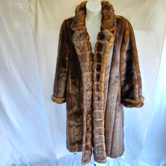Terry Lewis Classic Luxuries Jackets & Blazers - TERRY LEWIS CLASSIC LUXURIES FAUX FUR COAT